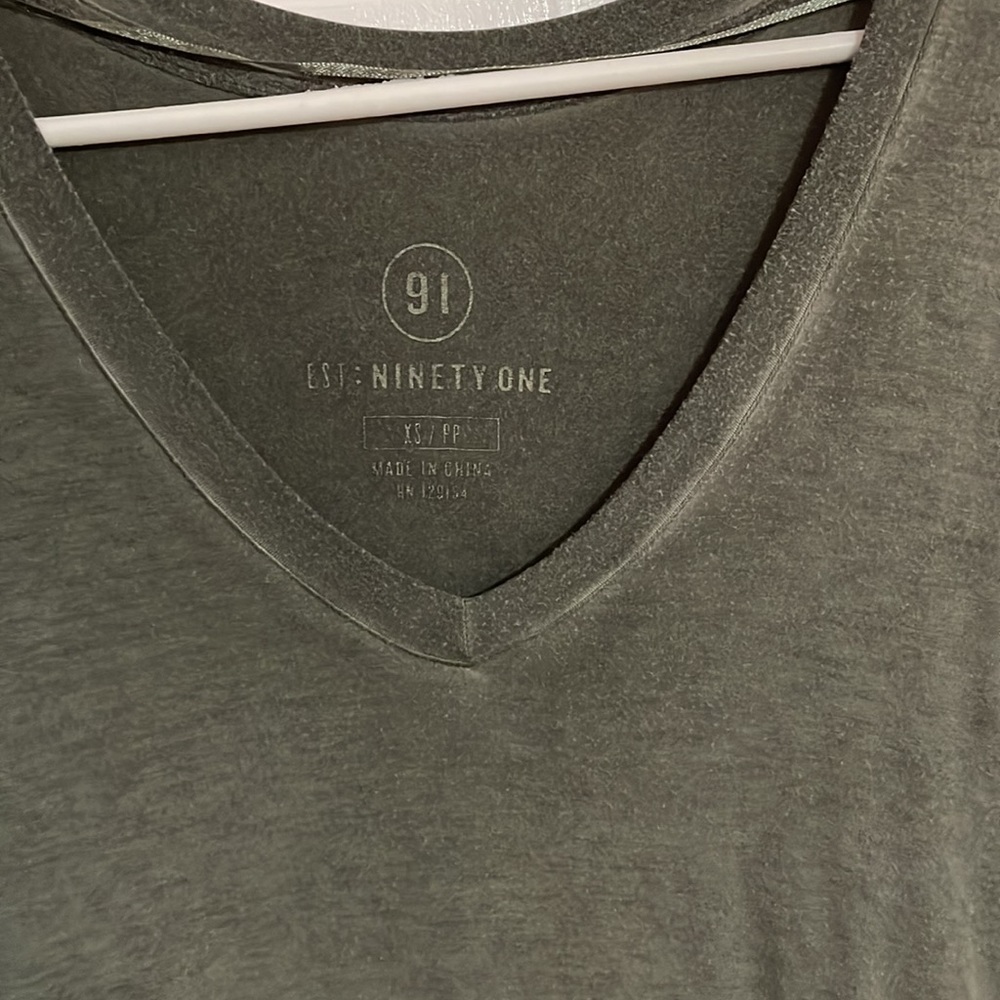 Set of 3 Ninety One V-neck Tees - Picture 4 of 4